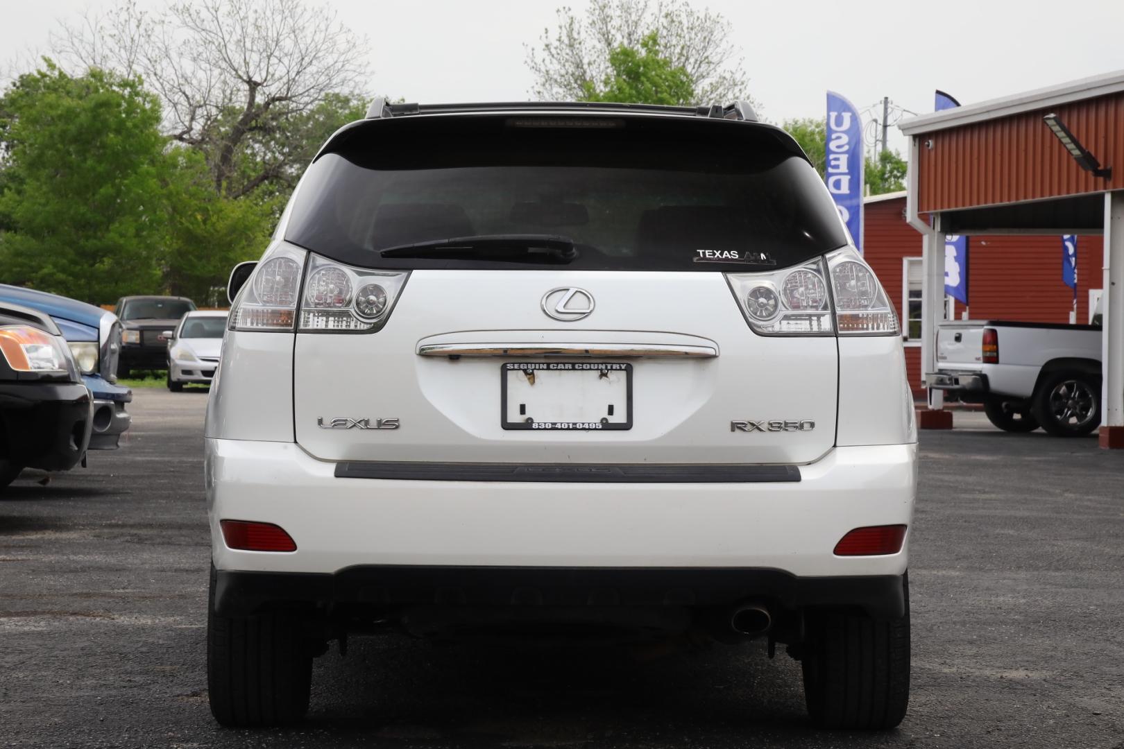 2007 WHITE LEXUS RX 350 FWD (2T2GK31U77C) with an 3.5L V6 DOHC 24V engine, 5-SPEED AUTOMATIC transmission, located at 420 E. Kingsbury St., Seguin, TX, 78155, (830) 401-0495, 29.581060, -97.961647 - Photo#5